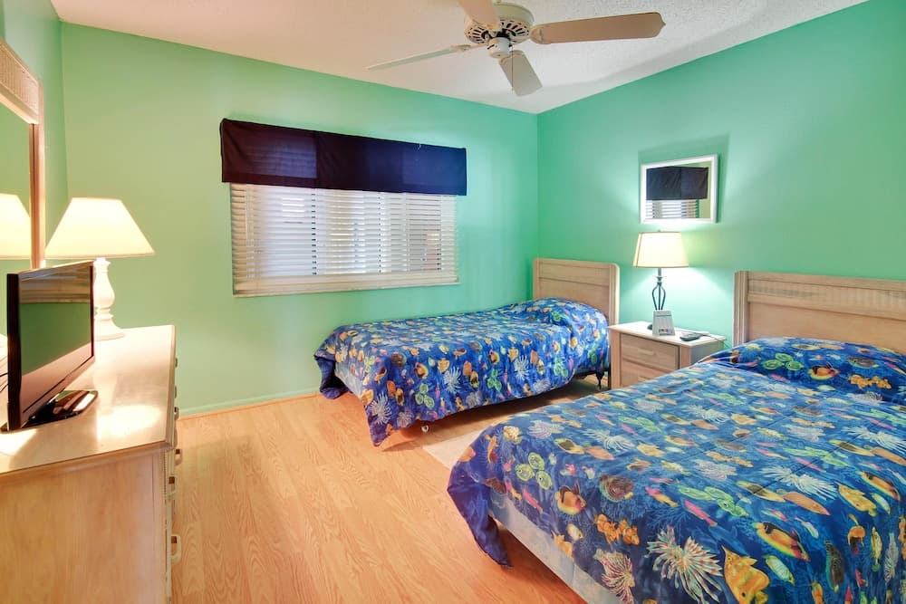 Land's End 302 Building 11 Beachfront With Private Balcony!