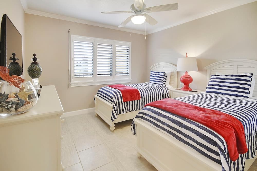 Land's End 302 Building 4 Beautiful Updated Condo Amazing Views!