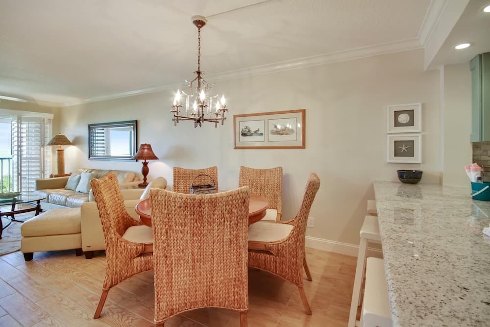 Land's End 404 Building 10 Gorgeous Updates / Beachfront!