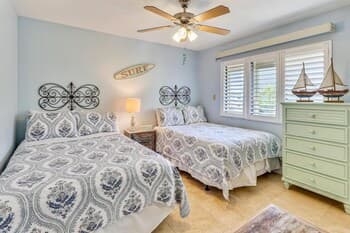 Land's End 206 Building 4 Updated Private Balcony Large Pool