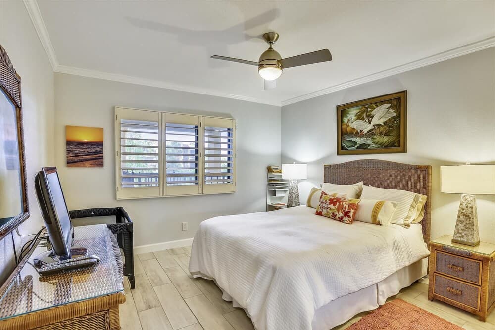 Land's End 303 Building 10 All new Fully Updated Bright Granite