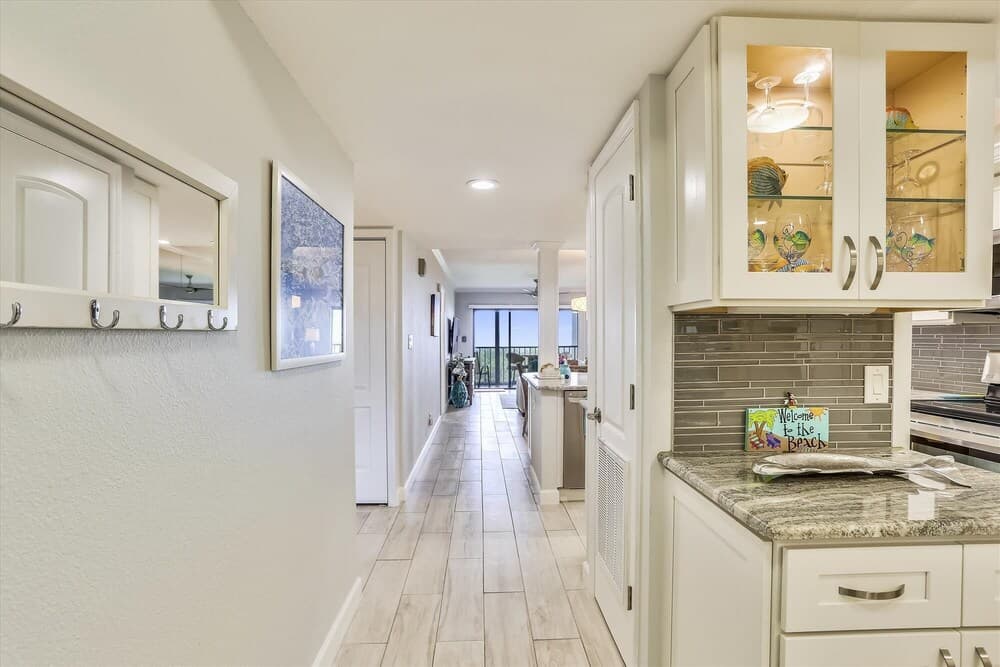 Land's End 303 Building 10 All new Fully Updated Bright Granite