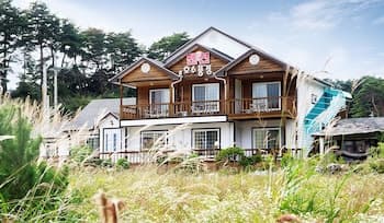 Lake Scenery Pension