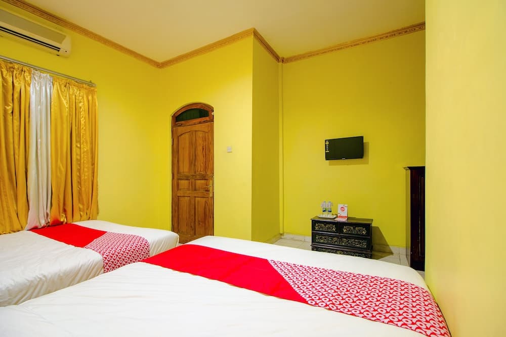 OYO 1770 Hotel Mawar Saron 2
