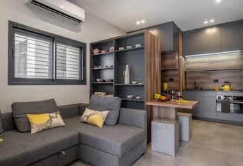 Studio Apartment with Balcony near Beach