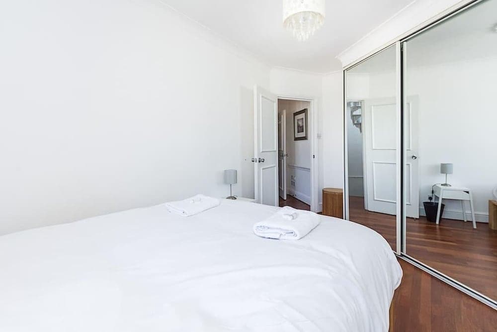Bright stylish Nott Hill apart sleeps 6