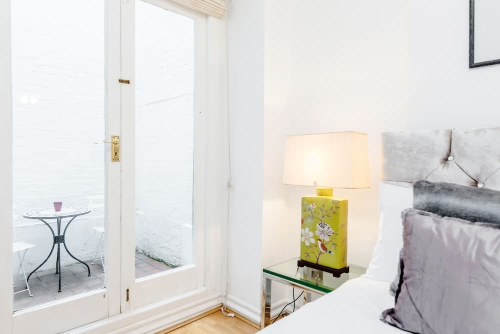 Earls Court Road Apartments