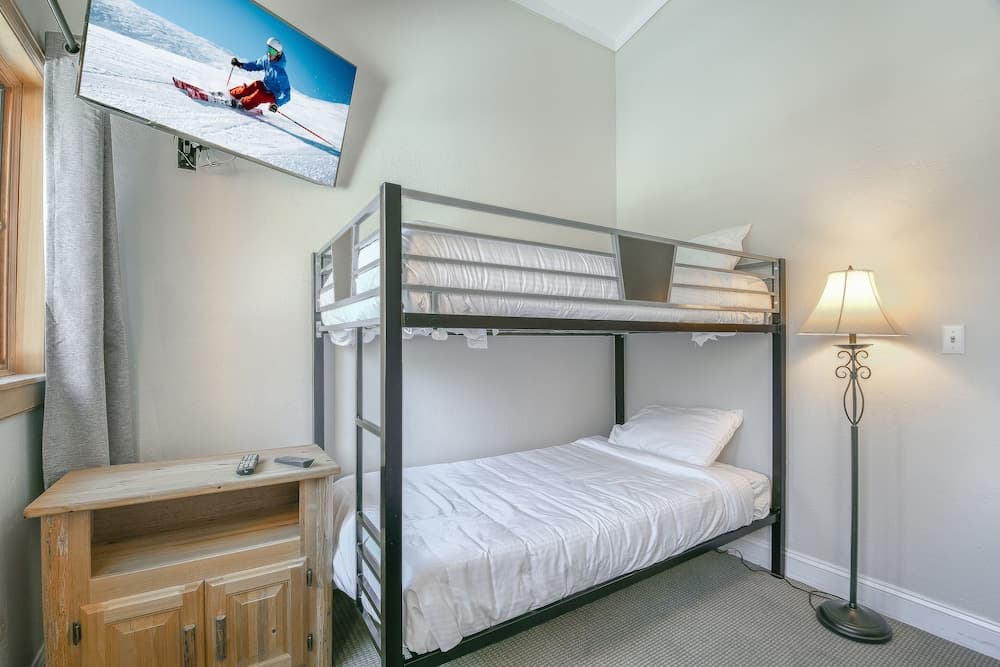 Tennis Townhomes 1319