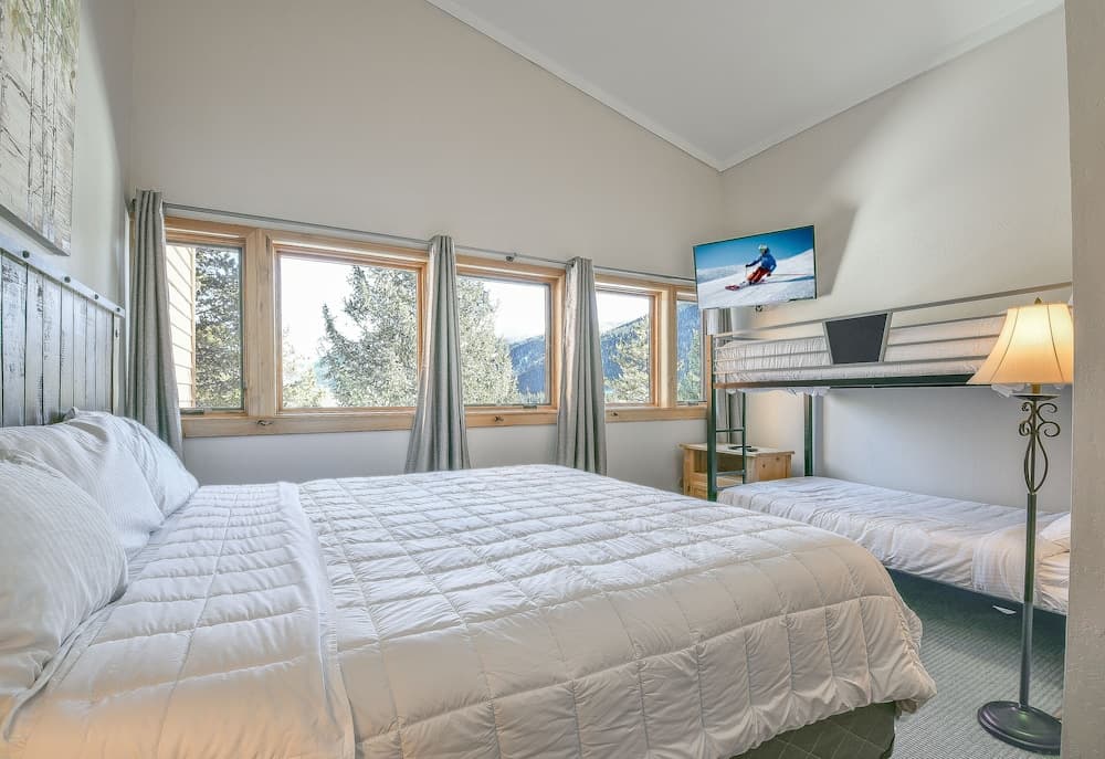 Tennis Townhomes 1319