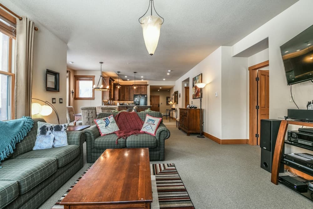 Red Hawk Townhomes 2333