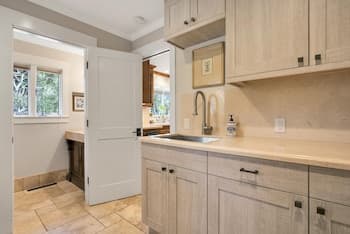 Lx47: Pebble Garden Retreat Home With Modern Kitchen