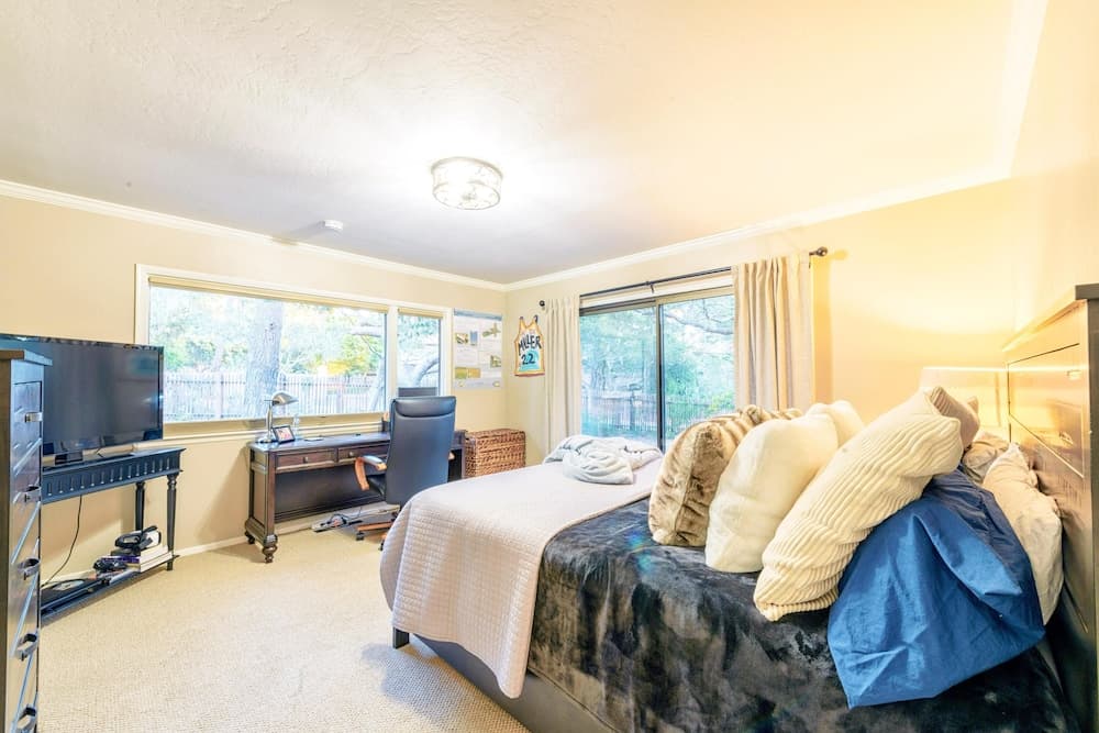 Lx47: Pebble Garden Retreat Home With Modern Kitchen