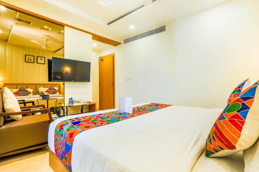 FabHotel Capitol Suites