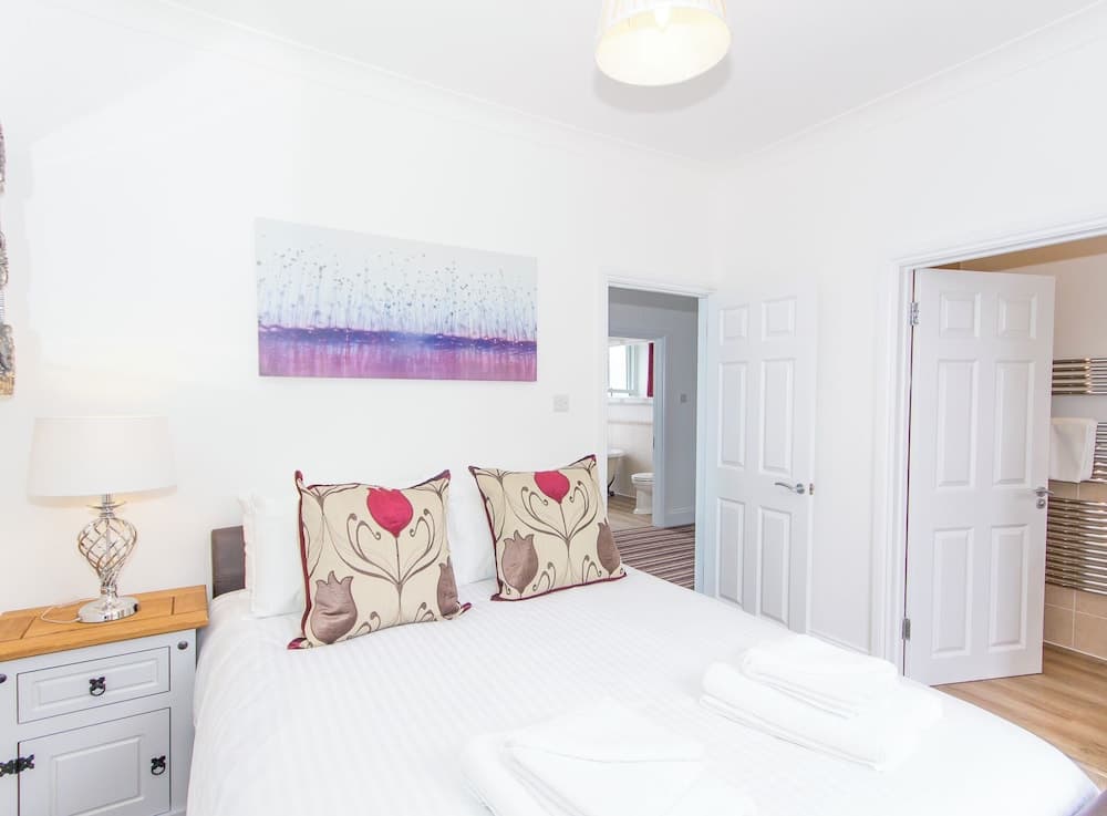 Admiralty street by Pureserviced