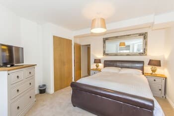 1 Bed - Below Deck by Pureserviced