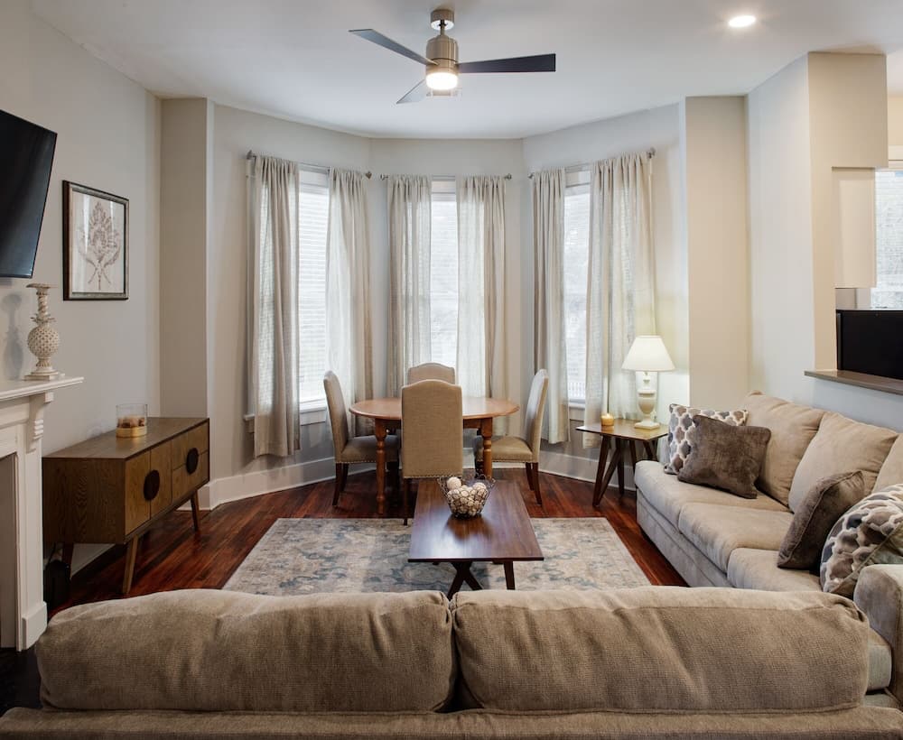 2 Bed Oasis near Forsyth Park