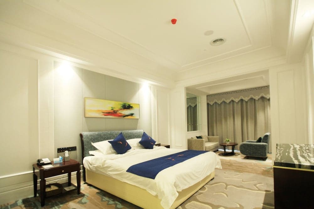 Liangchen Meijing Hotel