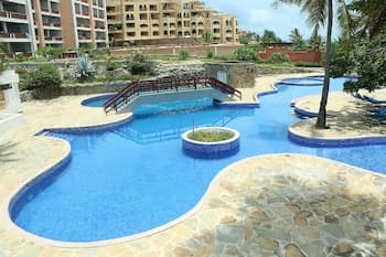 Wild Flower Apartment