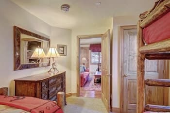 Cozy & Central Arrowhead Ge Townhome 2 Bedroom Condo by RedAwning