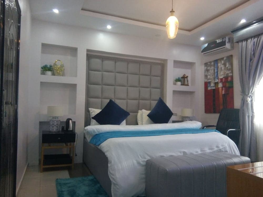 Kings & Queens Hotel