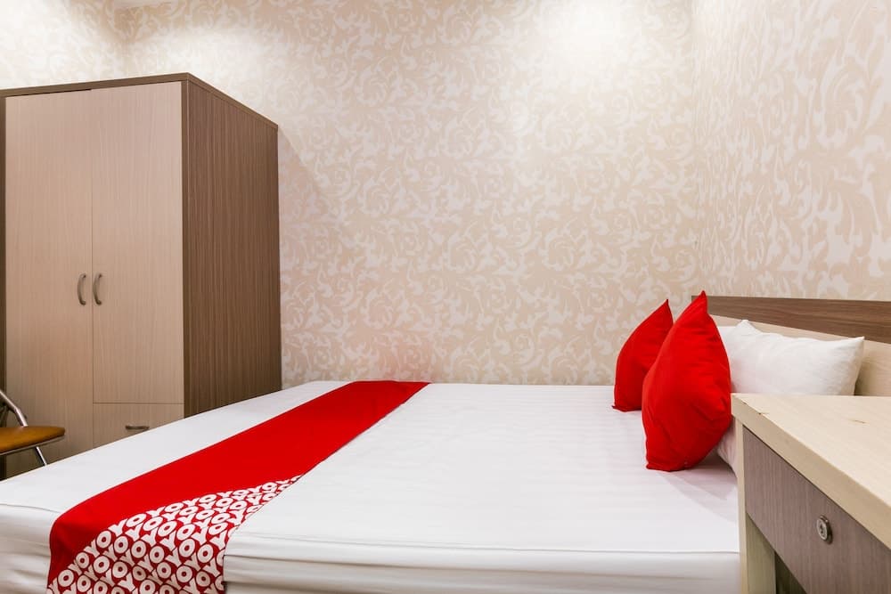 OYO 425 Seven Stars Hotel