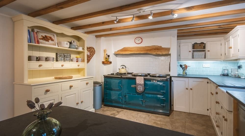 Church Cottage West Down, Sleeps 6-7, Dog Friendly