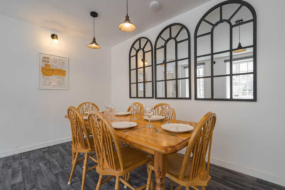 Royal Mile 5 BR Apartment nr Castle