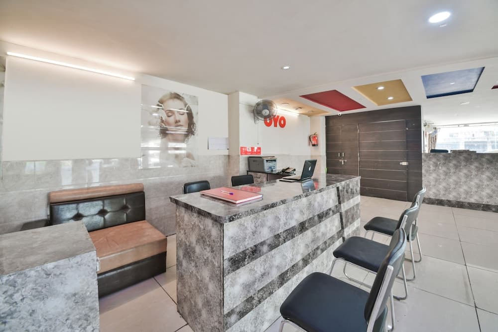 OYO 45055 Hotel King's Palace