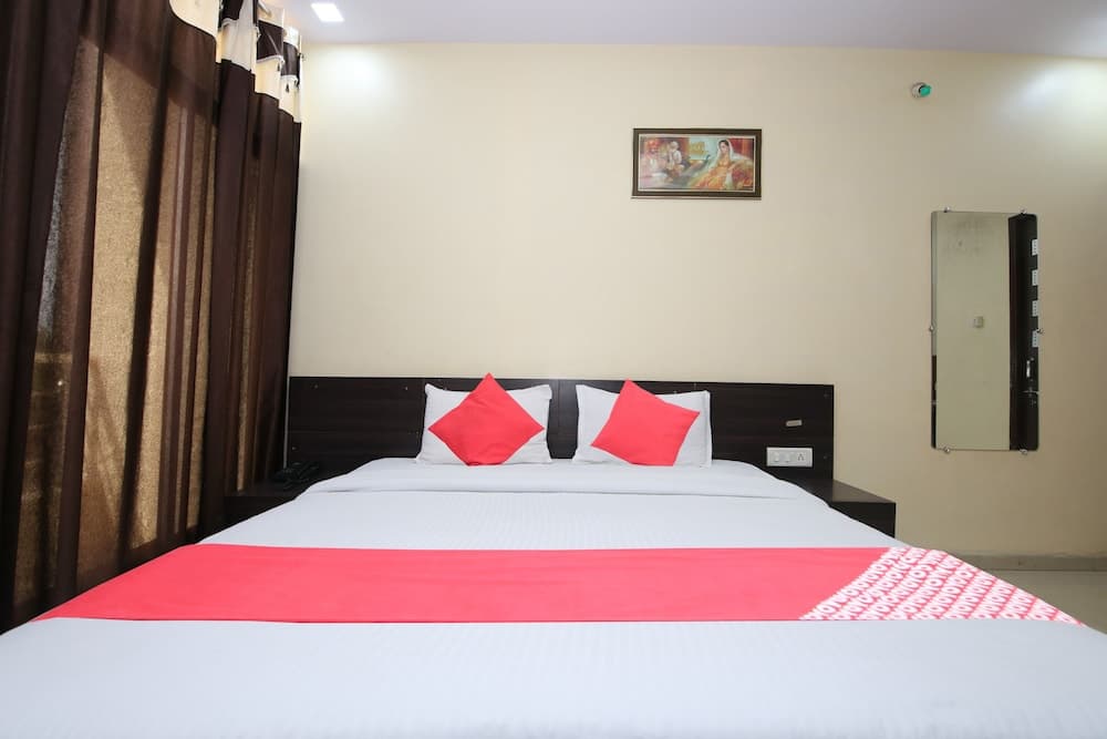 OYO 48533 Hotel Aarna Palace