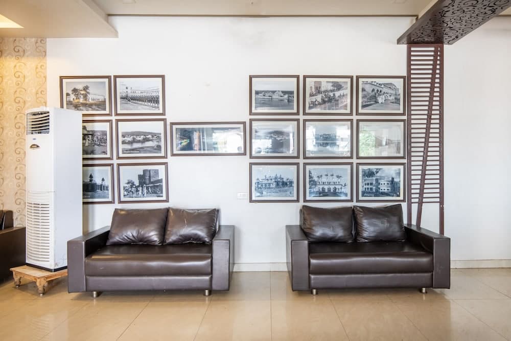 OYO 40682 Hotel Lake City Pride