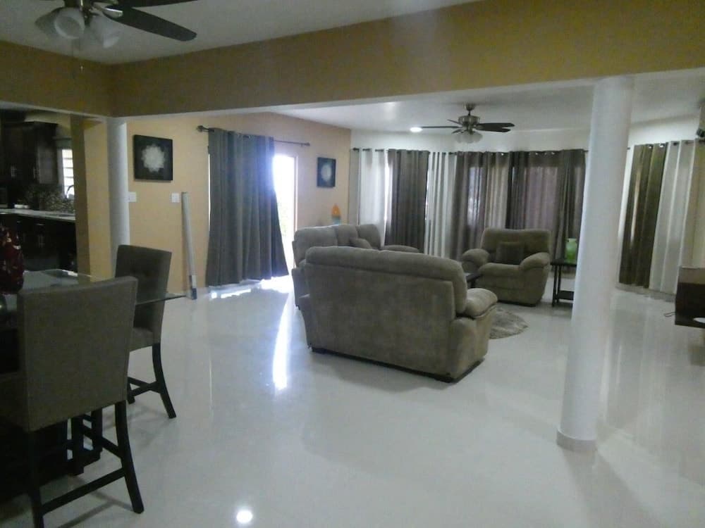 Singh Luxury Apartments With sea View, Apt.2