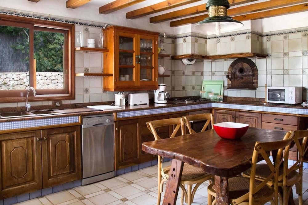 Villa Maderus, op een Heuvel Midden in de Natuur