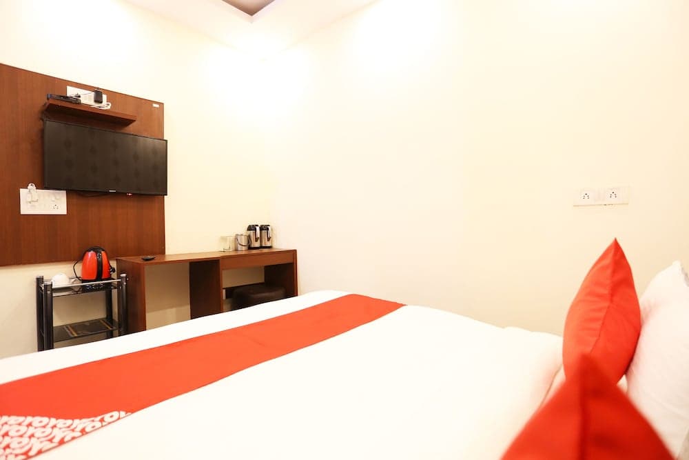 OYO 44535 Mona Regency Hotel And Banquets