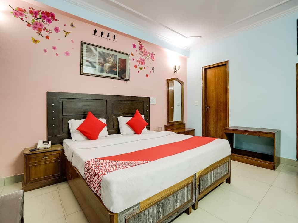 OYO 43687 Golden Deluxe Hotel