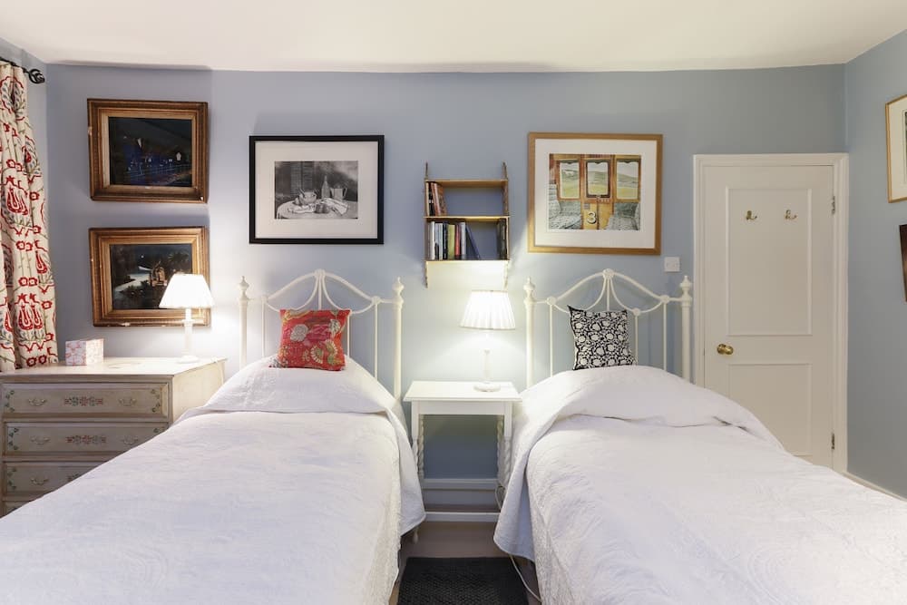 JOIVY Attractive Chelsea Apartment Sleeps 4