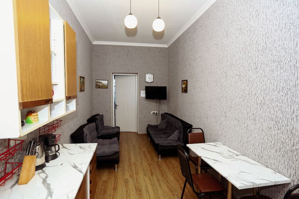 1 Bedroom Apartment near Sulfur Baths