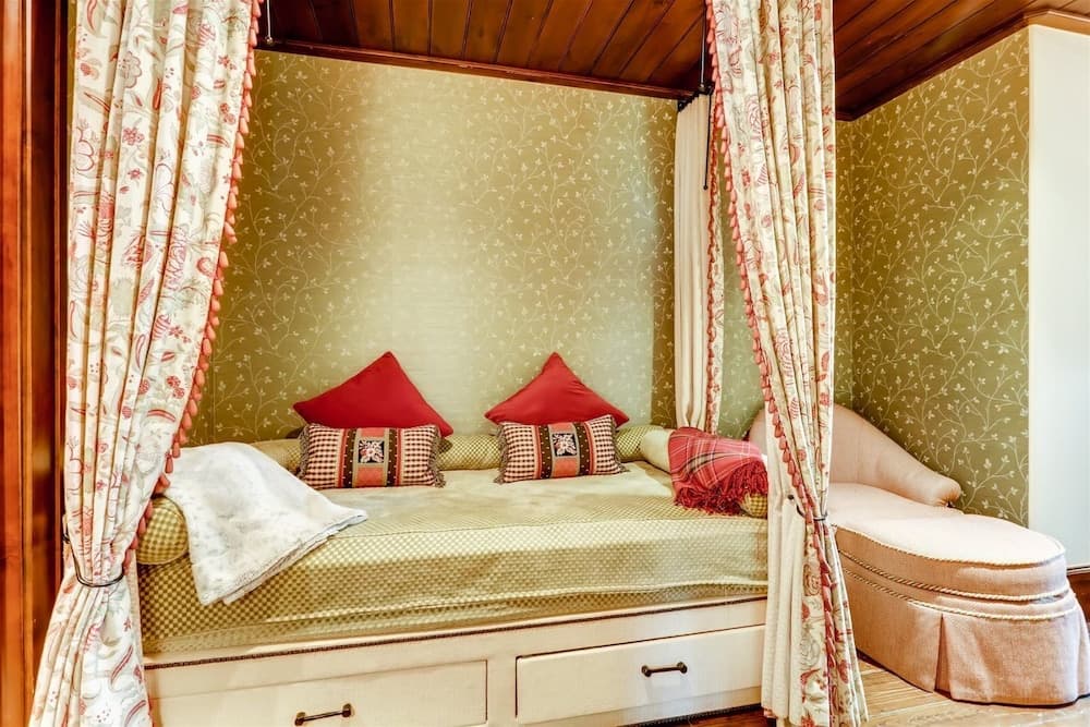 1-#28 One Willow Bridge 3BD