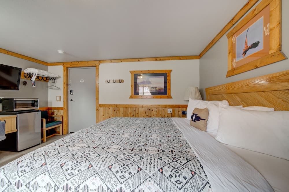 Livingston Inn - Historic