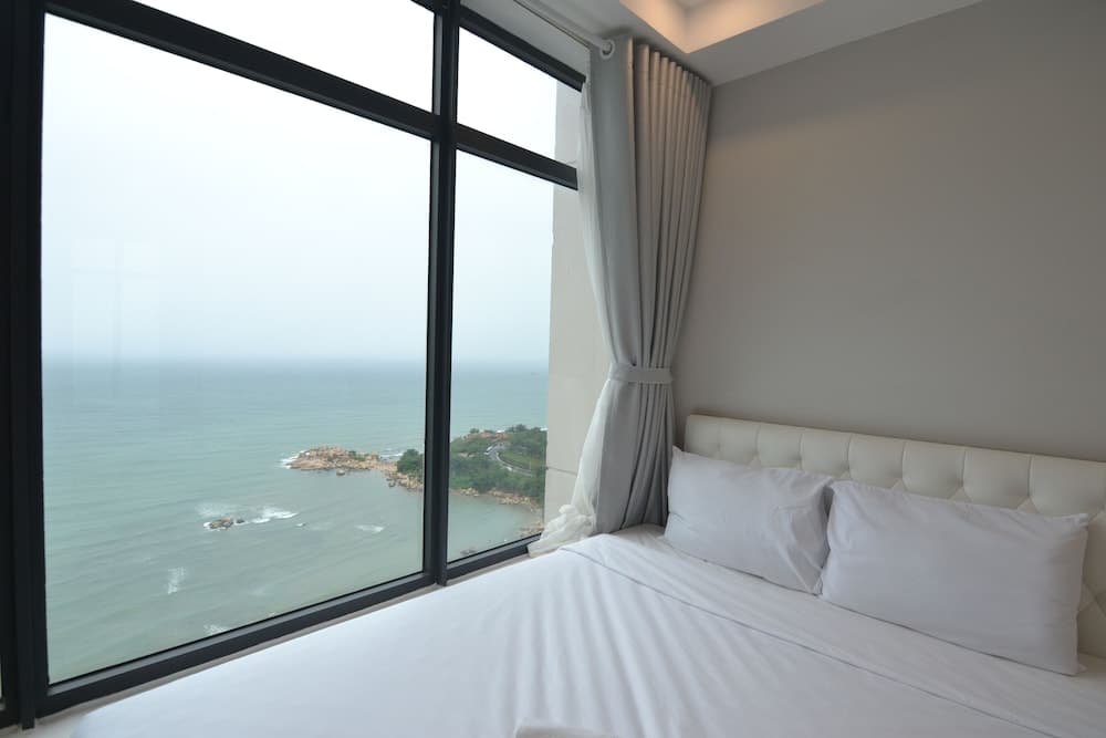 The Crystal Apartment