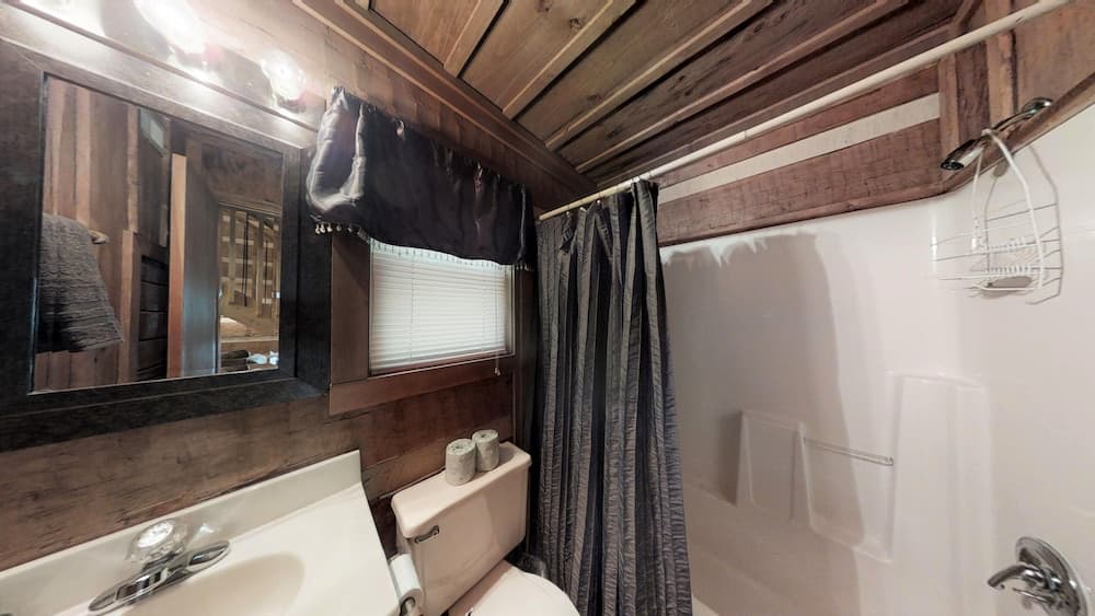 A Love Shack 1 Bedroom Cabin by Redawning