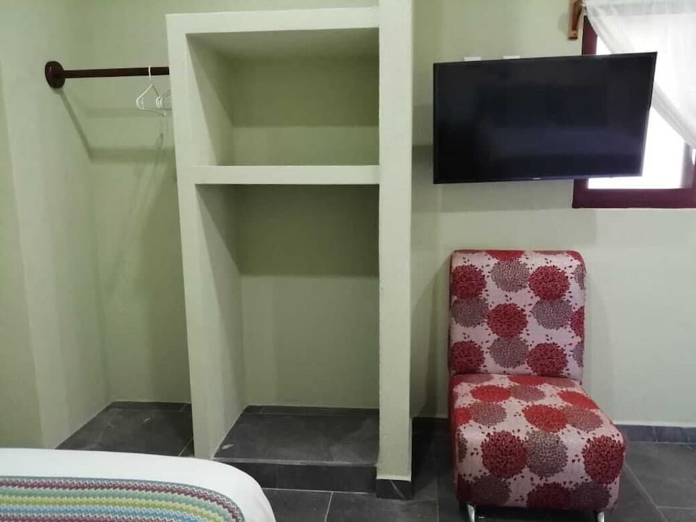 El Cihualteco Hotel Restaurante Bar