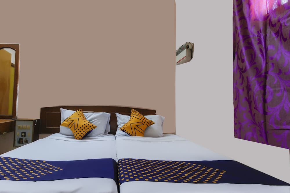 SPOT ON 49828 Hotel Meenakshi