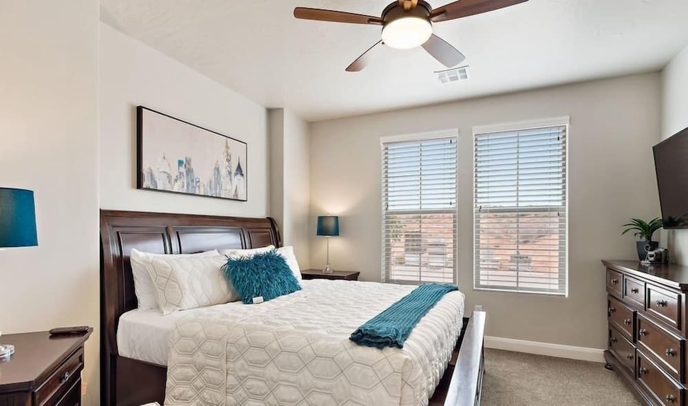 Spacious Villa 5 minutes to Lake State park by Redawning