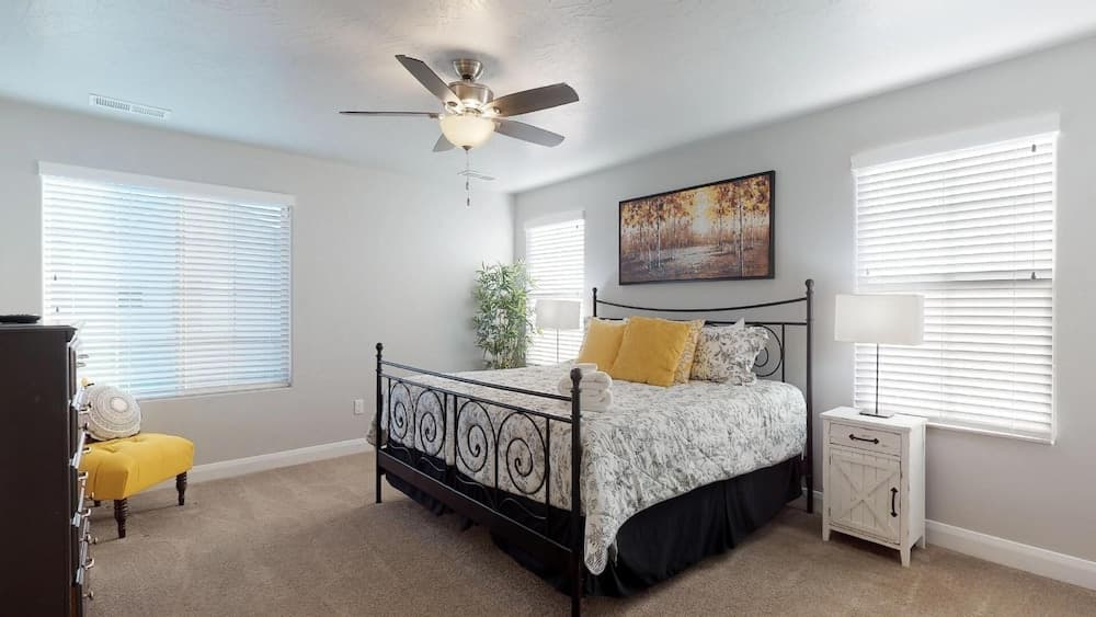 Southern Comfort 3 Bedroom Apts by RedAwning