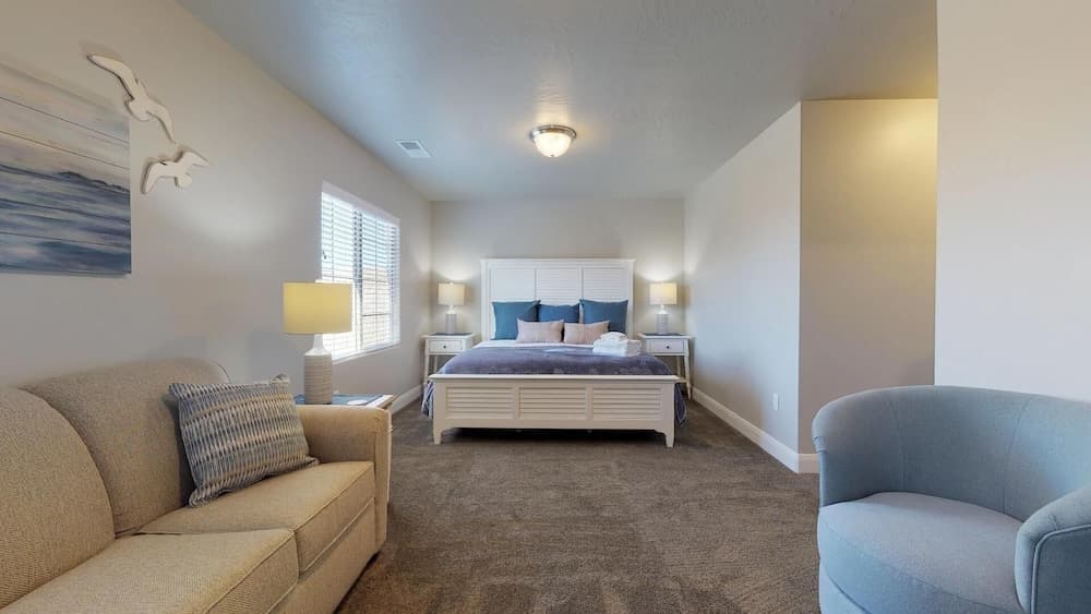 Coastal 3 Bedroom Apts by Redawning