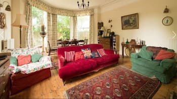 Lovely 3-bed House in Cheltenham