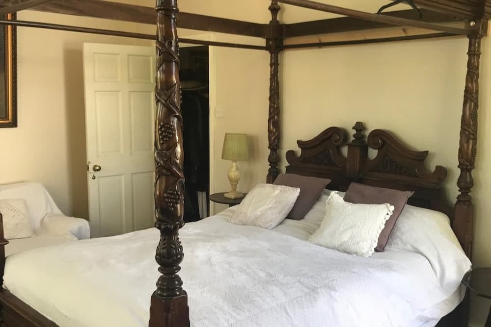 2 Bed House - Sleeps 6 - Garden, Pets, Parking