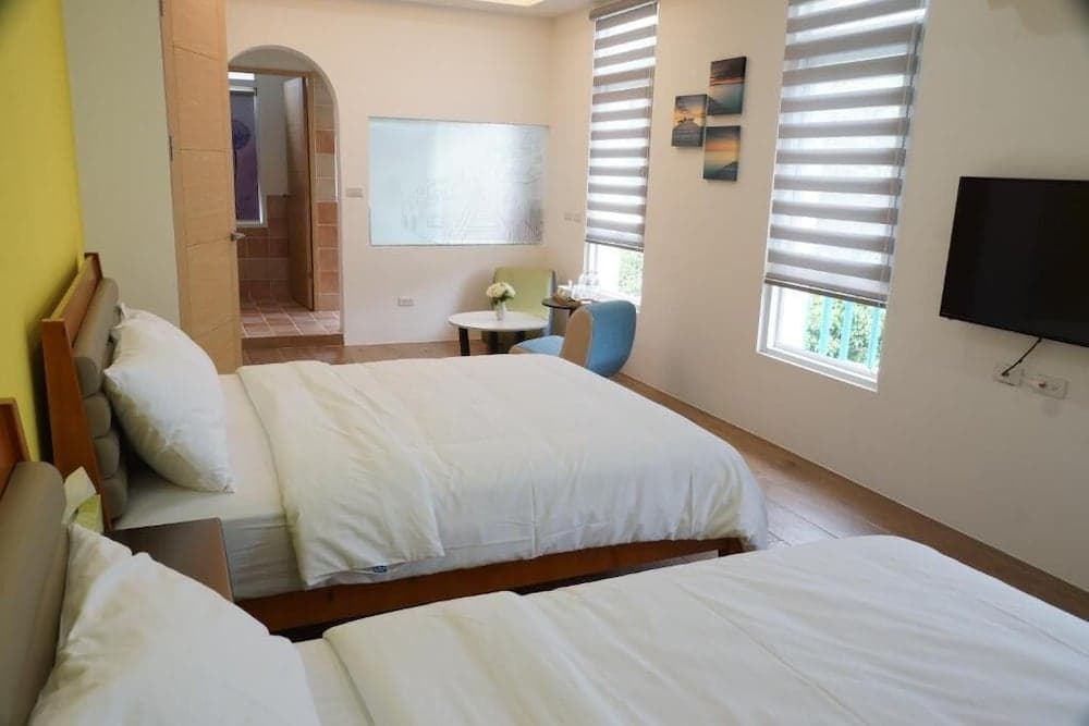 Meihua Lake Corner B&B