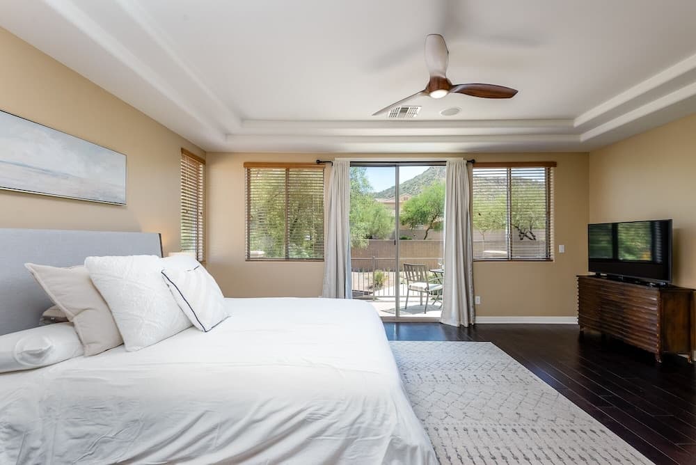 Casa Hermosa 4 Bedroom Home by Redawning