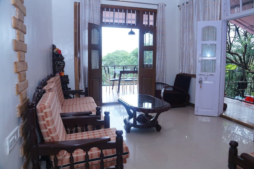 Hotel Godai Girikunj